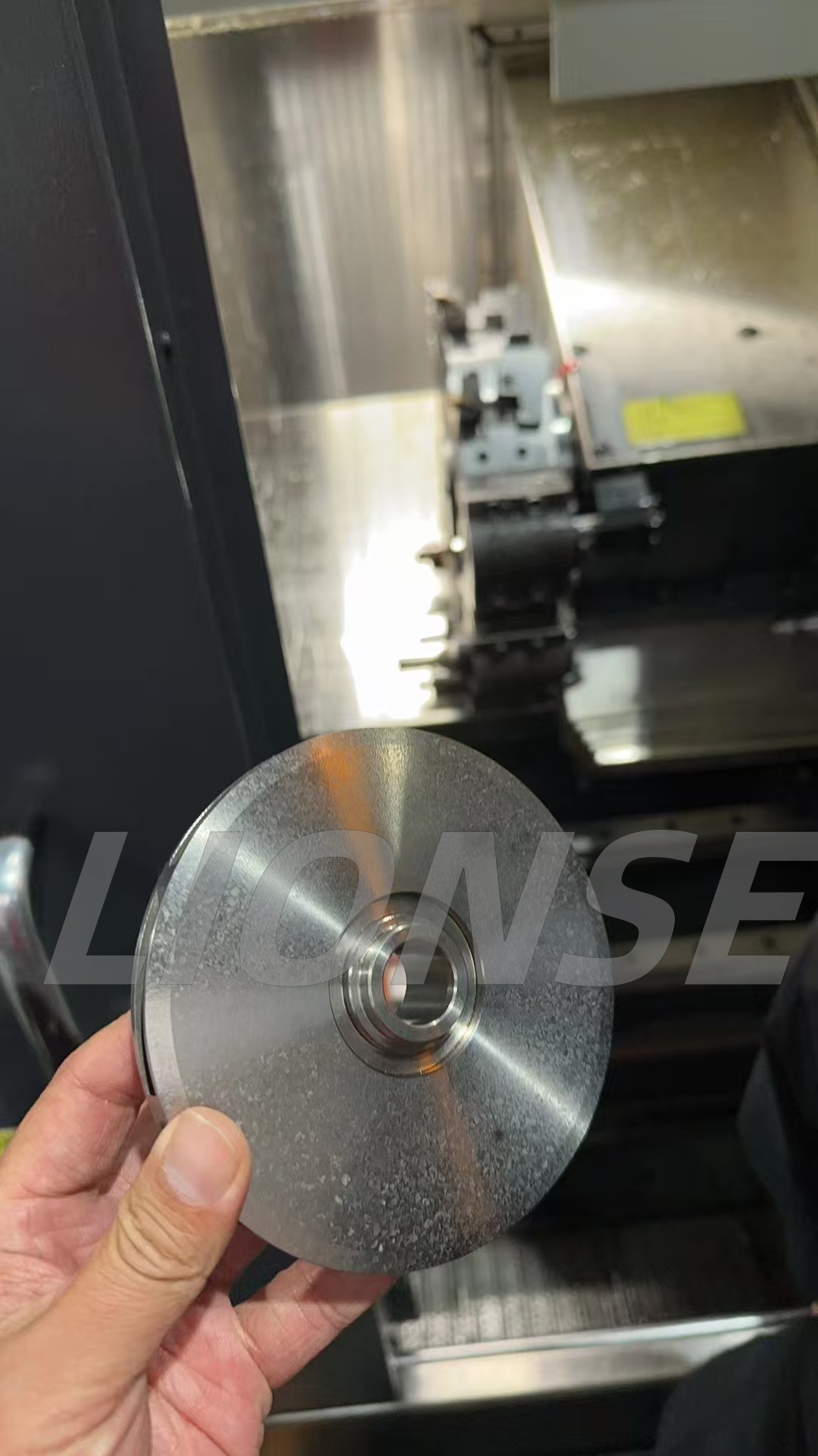 Apa aplikasi saka wesi titanium ing industri otomotif?