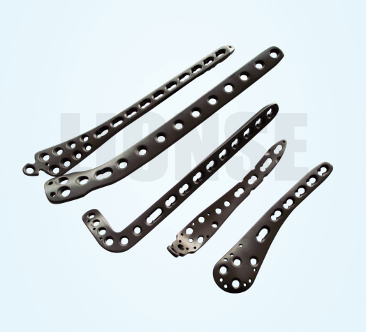 Napa komponen aloi titanium luwih disenengi kanggo implan medis?