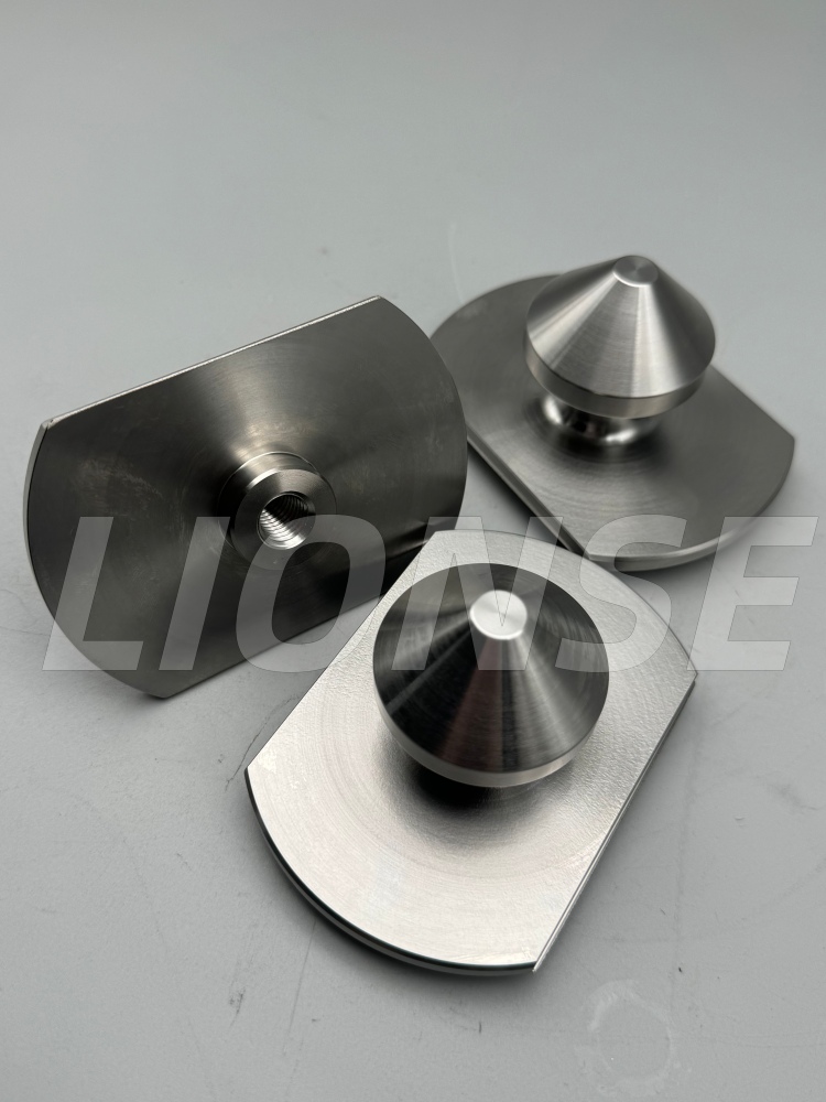 Lionse mentas diprodhuksi non-standar Conical Surface Locating Pull Stud, sing mbisakake manufaktur tliti CNC kanggo entuk efisiensi sing luwih dhuwur lan kualitas sing luwih apik.